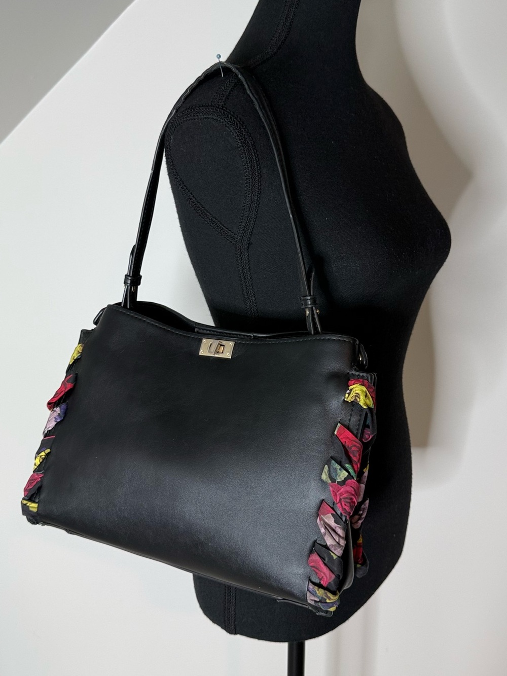 BETSEY JOHNSON Black Wrapped Up In You 2 Shoulder Bag Satchel *FLAW* - Picture 8 of 16